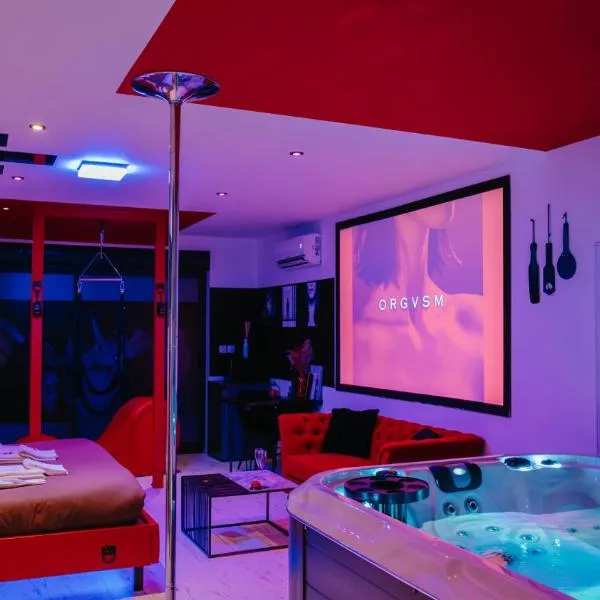Loveroom Very Good Trip chambre avec jacuzzi privatif，位于Staple的酒店