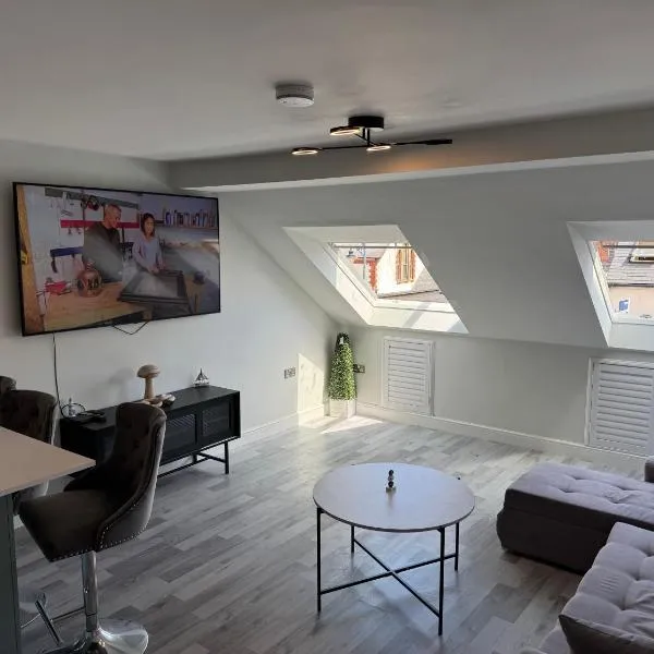Lavish Filey Town Centre Apartment SKY 70inch TV Sleeps Up to 4 GREAT LOCATION，位于法利的酒店