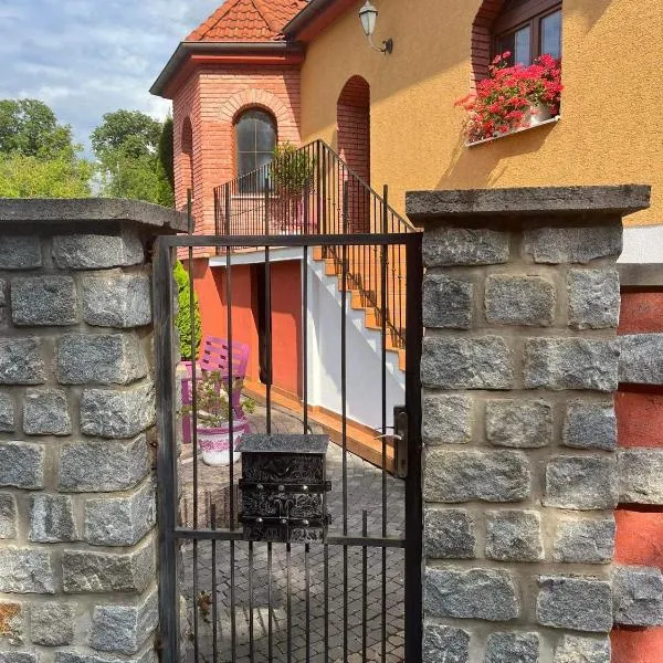 Sebe apartments 5，位于Holíč的酒店