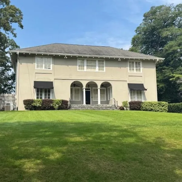 Beautiful home in MidTown，位于哥伦布的酒店