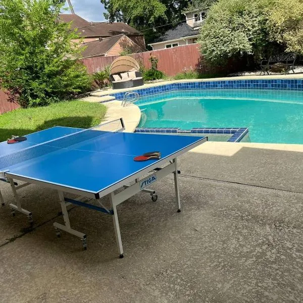 Houston Getaway | 6BR |Pool| Wi-Fi| Sleep 16|Pool，位于休斯顿的酒店