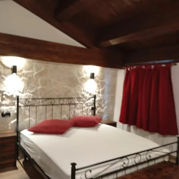 Locanda Sarel, intera casa vacanza 4 camere 5 bagni 14 posti letto，位于佩斯卡塞罗利的酒店