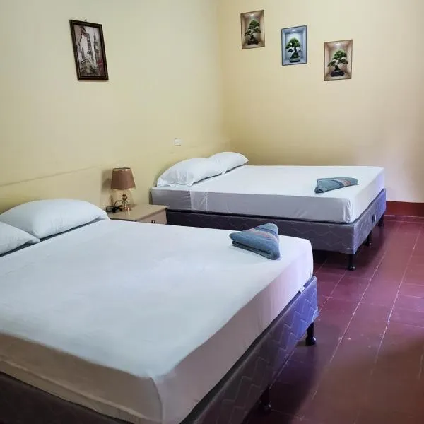 El Sol Hostel，位于莱昂的酒店