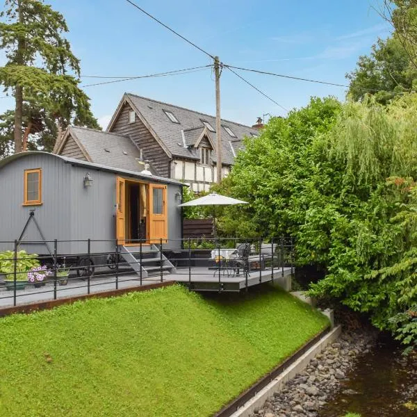 Bechan Brook Hut，位于Bettws Cedewain的酒店