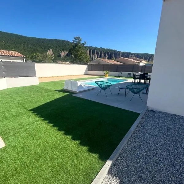 Villa avec piscine en Provence，位于Les Mées的酒店