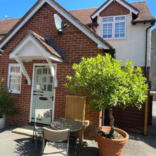 Happy Hinwood House, Hampshire!，位于斯托克布里奇的酒店