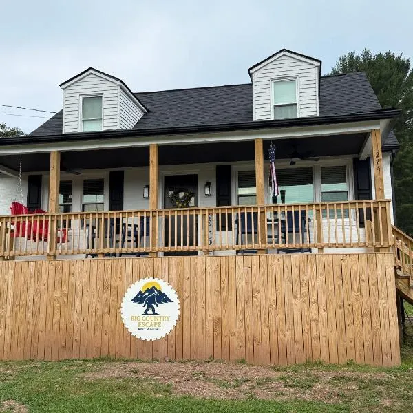 Big Country Escape - Bluewell WV，位于布卢菲尔德的酒店