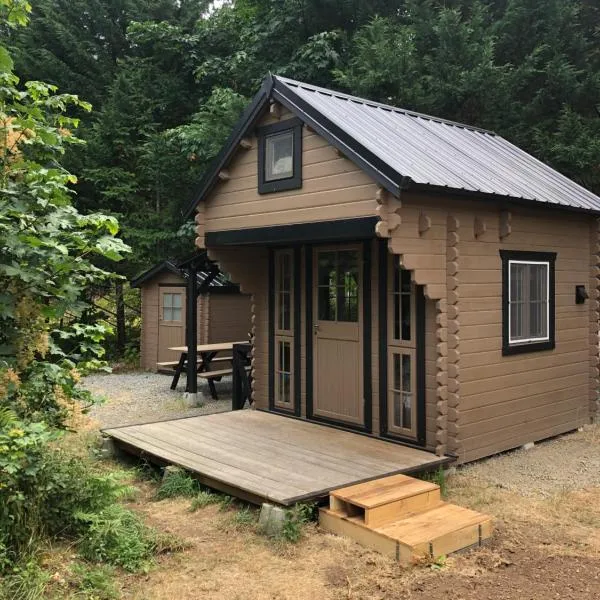 The Cedar Cabin Bunkie - Cowichan Valley Bunkie Glamping，位于邓肯的酒店