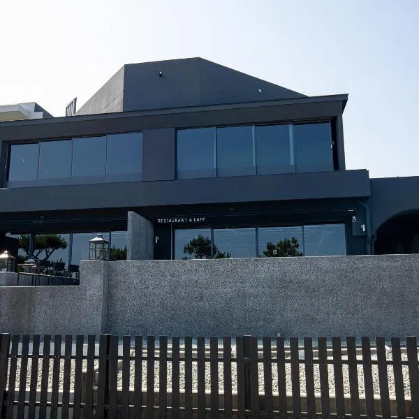ONCRI-Karatsu おんくり唐津，位于唐津的酒店