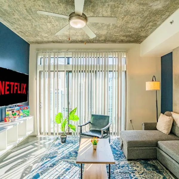 Adorable 1BD - Central Downtown - Gym, Pool, Parking，位于凤凰城的酒店