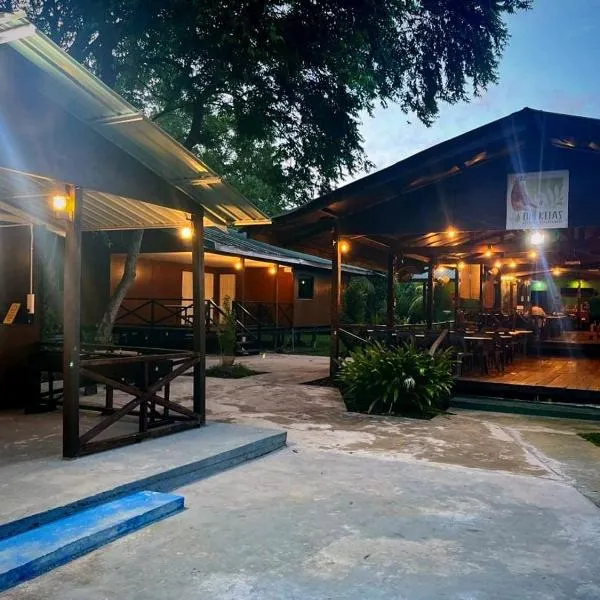 Borneo Kelip Kelip Lodge Beaufort，位于博福特的酒店