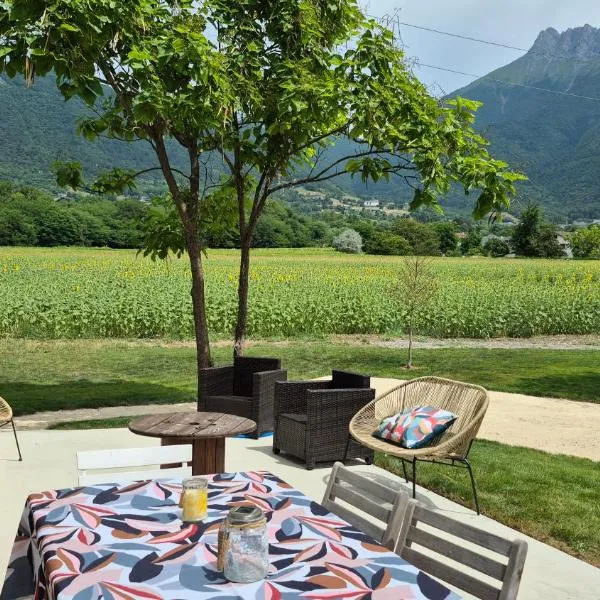 La Ferme Lazare - maison entièrement rénovée，位于圣皮埃尔－达尔比尼的酒店