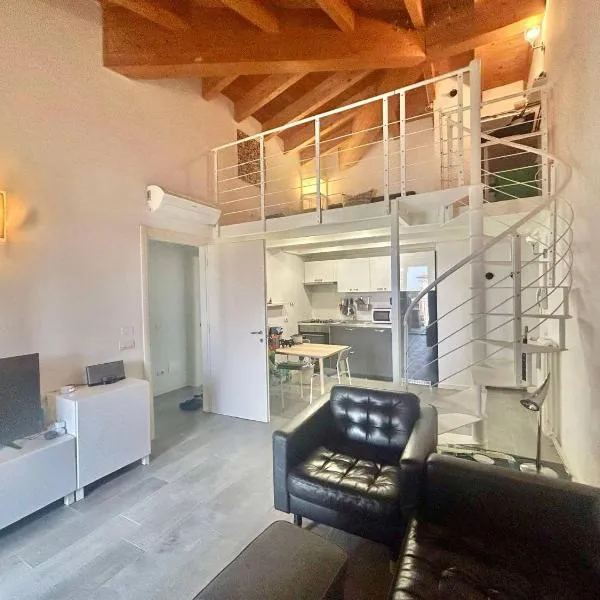 Relais Fasanella attico - Lago di Garda Toscolano Maderno，位于托斯科拉诺-马德尔诺的酒店