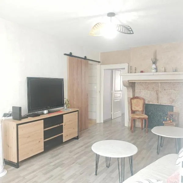 chez Émile côté face maison entière, 3 chambres, 2 salles de bains,jardin et terrasse，位于Humes的酒店