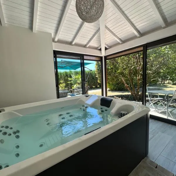 Villa KIKO, Gîte Spa & Sauna privatifs -5 min- Sarlat，位于维特拉克的酒店