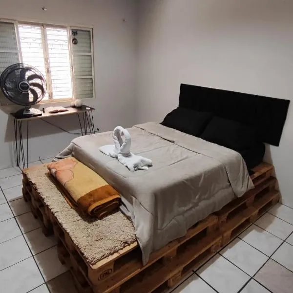 Quarto Individual Muito Perto do Aeroporto Internacional GRU，位于瓜鲁柳斯的酒店