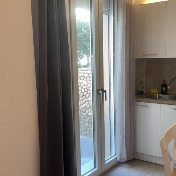 Sunset Realty Studios，位于金尼昂的酒店