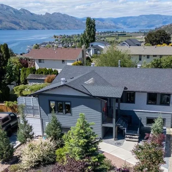 Newly renovated 2-bedroom, 1-bathroom suite with private entrance，位于West Kelowna的酒店