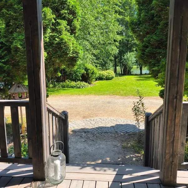 Dom Nad Jeziorem，位于Komorowo的酒店