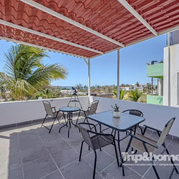 Sea View Roof-Deck Apartment, 1 Block to Malecón，位于拉巴斯的酒店