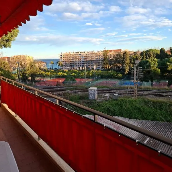 Appartement exposé plein sud，位于芒通的酒店