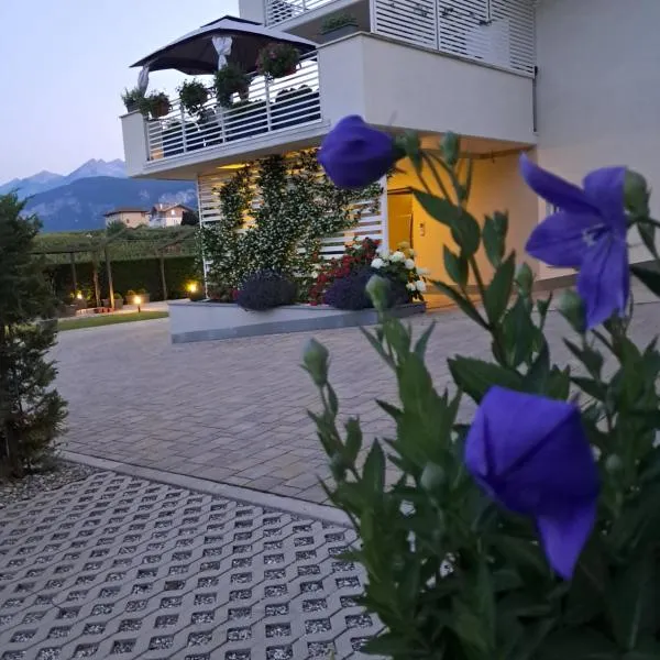 Le Rocce Val di Non - Quality Room & Breakfast，位于Tassullo的酒店