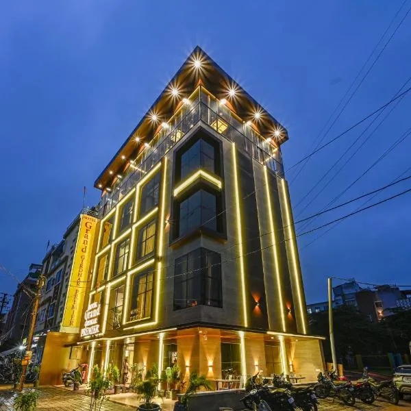 Hotel Grand Girdhar Premier，位于印多尔的酒店