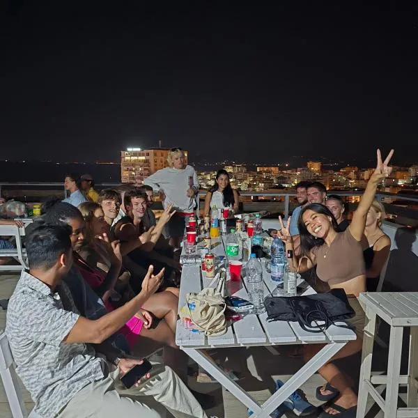 Lazy Roo Hostel Saranda，位于萨兰达的酒店
