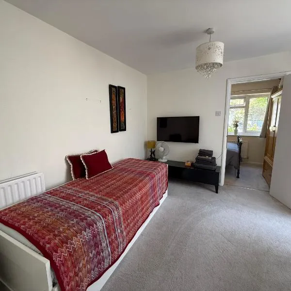 Cosy Apartment with Private Access and Kitchenette in Guildford，位于沃皮勒斯顿的酒店