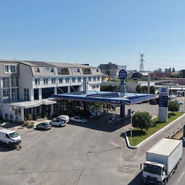 Hotel LISS 2，位于莱什的酒店