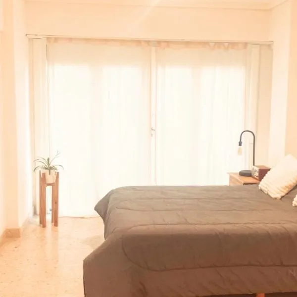 FRENTE AL MAR! FG departamentos, Av Patricio Peralta Ramos 4283 piso 2 i，位于马德普拉塔的酒店