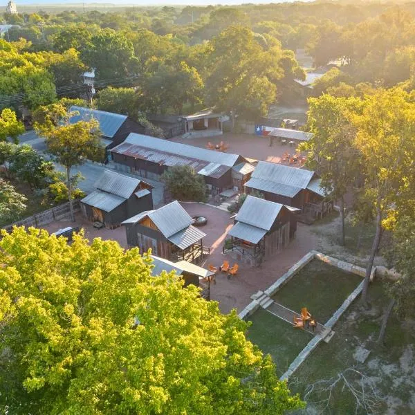 Camp Comfort，位于康福特的酒店
