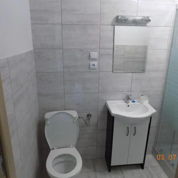 DOMEK W DZIWNÓWKU przy KOŚCIELE，位于济夫努夫的酒店