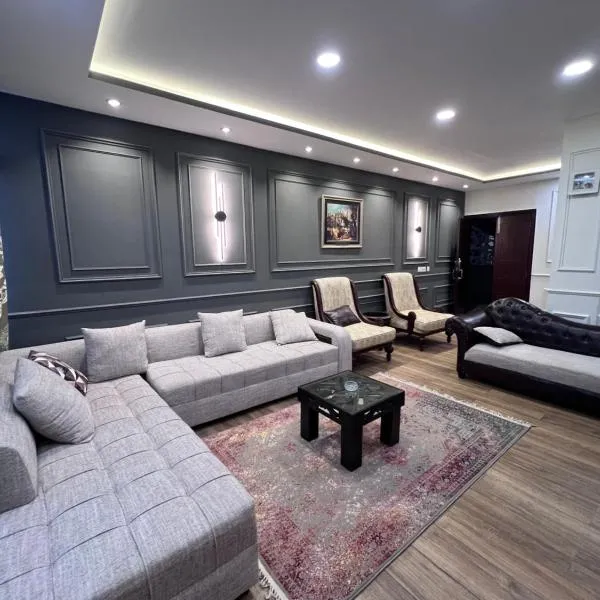 Blue sky Apartment，位于Nathia Gali的酒店