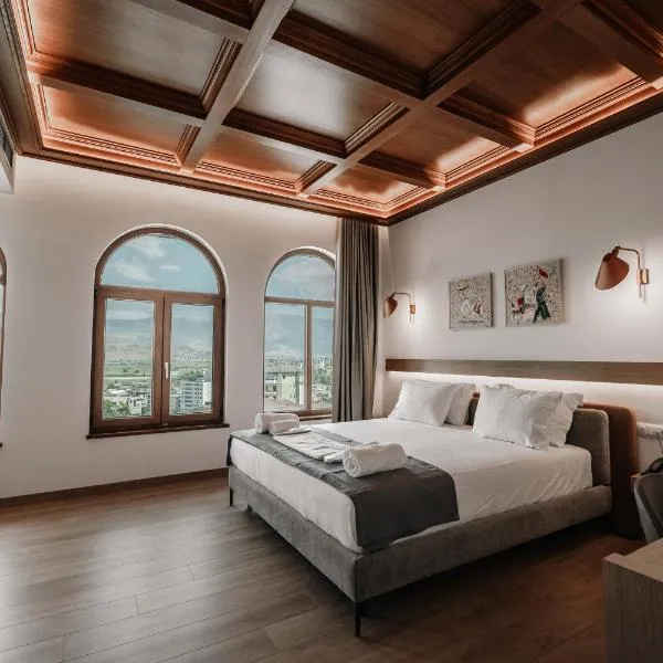 Sharm Hotel Luxury，位于吉诺卡斯特的酒店