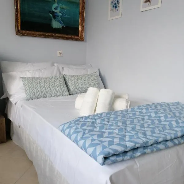 Bluefullstop-Μπλε Τελεία，位于阿特米达的酒店