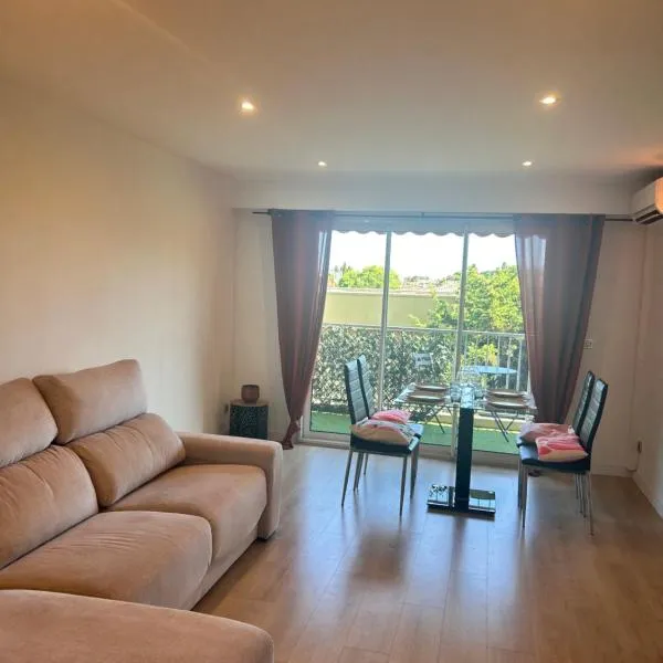 3 pièces climatisé Antibes proche plage et piscine，位于昂蒂布的酒店