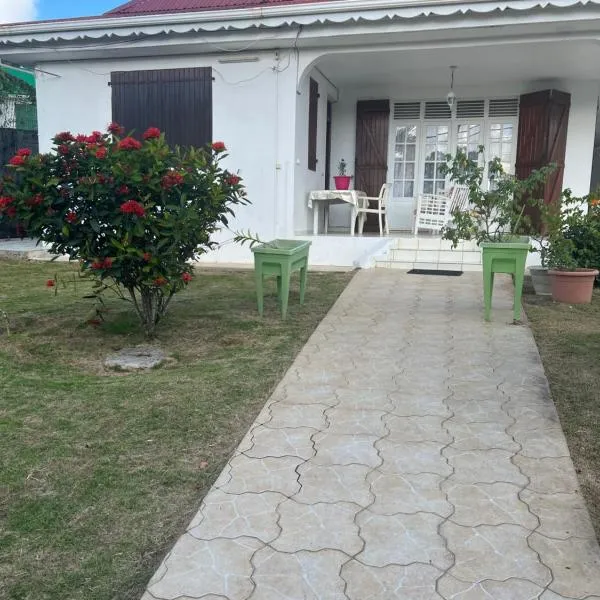 Appartement F2 ROSALINDA，位于萨莱比梅的酒店