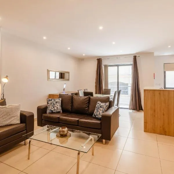 Modern&quiet twin room with shared bathroom，位于斯利马的酒店