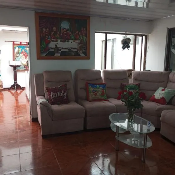 Habitación con baño privado cerca al aeropuerto，位于波哥大的酒店