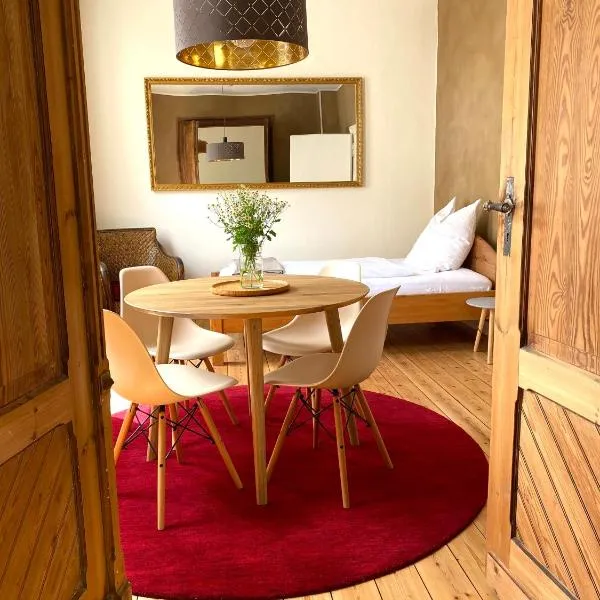 Robins Nest - Charmanter Altbau, zentral & ruhig, inkl Parkplatz，位于代特莫尔德的酒店