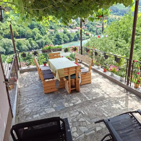MALA KUCA，位于福查的酒店