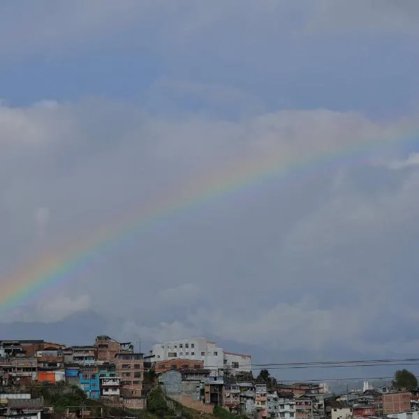 Casa PRIVADA en Manizales Exclusiva y cómoda totalmente equipada Contiguo a la Monumental Plaza de toros, Cerca al Mirador de Chipre y al centro histórico de la ciudad，位于马尼萨莱斯的酒店