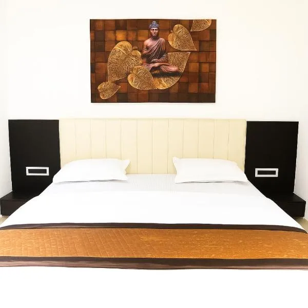 SHREE MAA TULSI PALACE GUEST HOUSE Near Shri Mahakaleshwar Jyotirlinga Temple - Fully Air Conditioning Rooms -Best Hotel IN Ujjain，位于乌贾因的酒店
