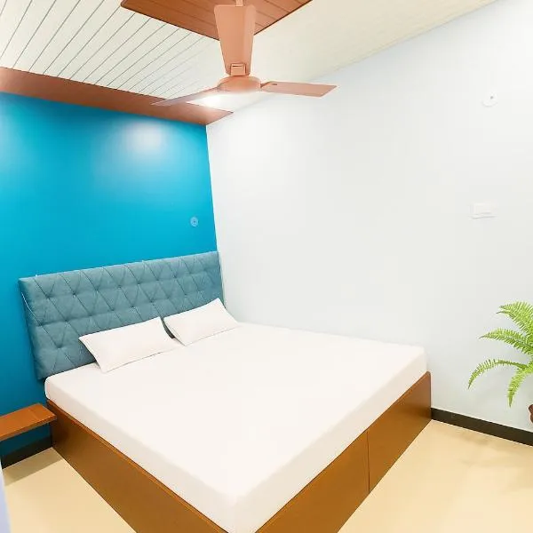 Ujjain Hotel Josh! J! Near Shri Mahakaleshwar Jyotirlinga Temple And Railway Station - Providing Fully Air Conditioned & Spacious Rooms With Free Wi-fi Facility - Free Parking And Excellent Room Service Available - Best Budget Hotel In Ujjain，位于乌贾因的酒店