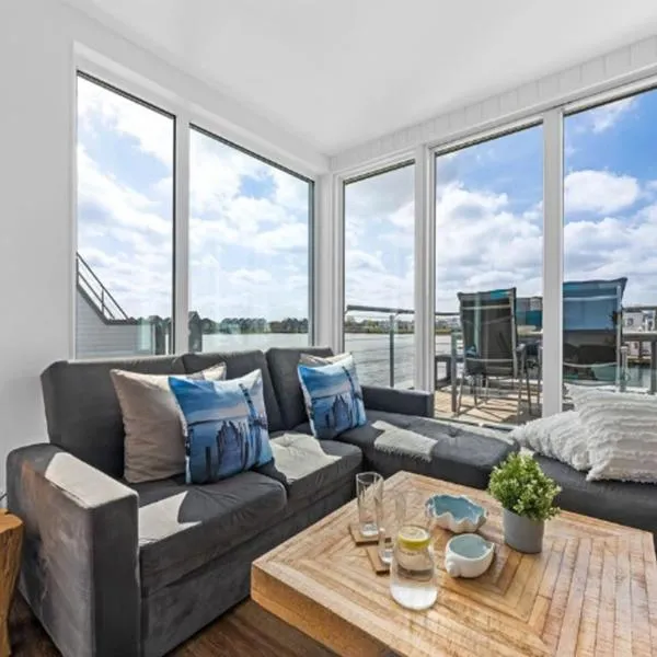 Schwimmendes Ferienhaus Swimming Lounge，位于卡珀尔恩的酒店