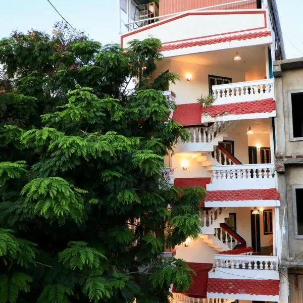 Le Clarisse Guest House，位于蓬蒂切里的酒店