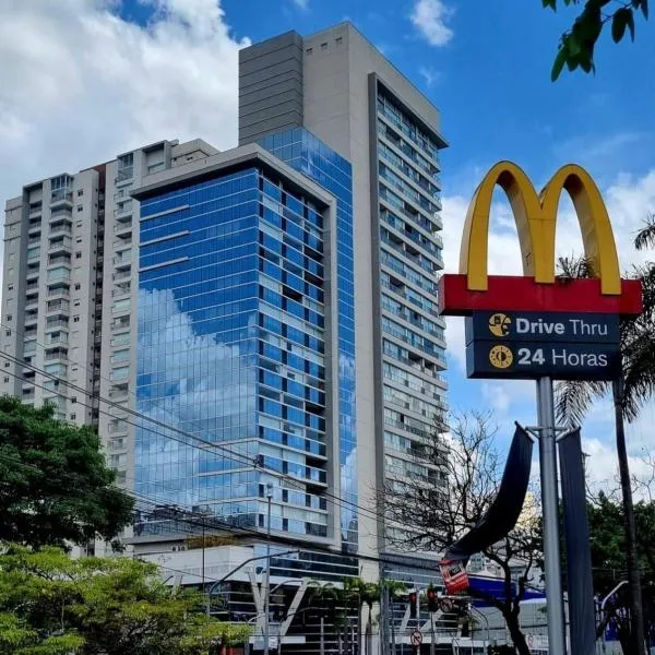 1010 Helbor Patteo Bosque Maia，位于瓜鲁柳斯的酒店