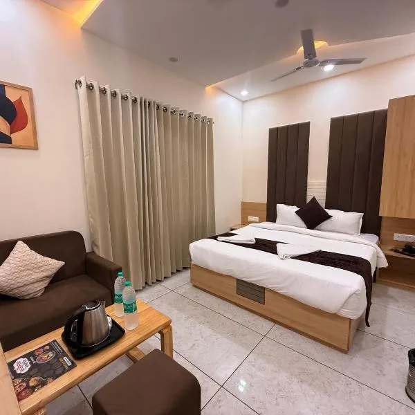 Hotel Kusum Kunj，位于乌贾因的酒店