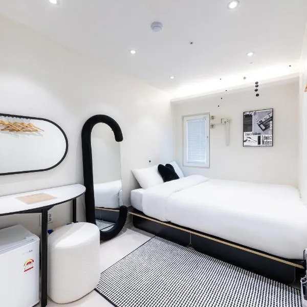 Slowon Hostel 슬로우온 호스텔 홍대，位于首尔的酒店